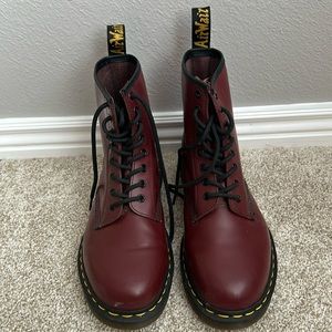 1460 Women’s Smooth Leather Doc Marten Lace Up Boot S 10